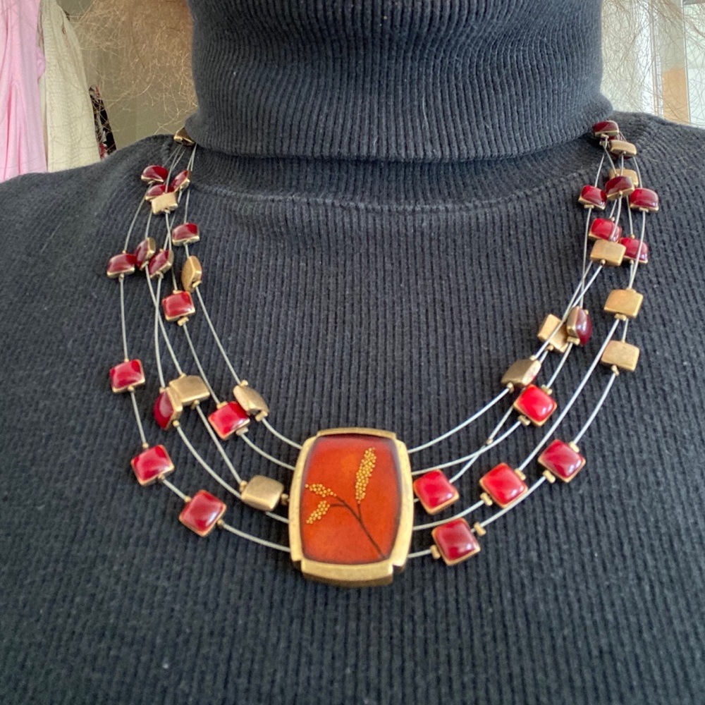 Beautiful Chicos wire necklace in Red and Gold